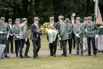 100-2024_05_23_Schuetzenfest_Ehrenmal-00100