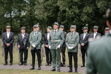 107-2024_05_23_Schuetzenfest_Ehrenmal-00107