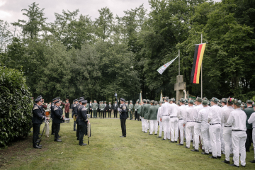 109-2024_05_23_Schuetzenfest_Ehrenmal-00109