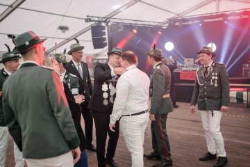 212-2024_05_23_Schuetzenfest_Ehrenmal-00212