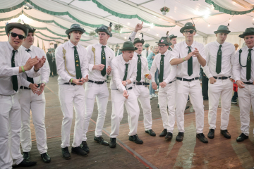 238-2024_05_23_Schuetzenfest_Ehrenmal-00238