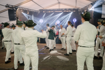 239-2024_05_23_Schuetzenfest_Ehrenmal-00239