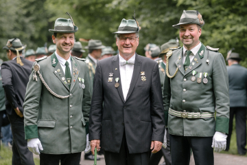 37-2024_05_23_Schuetzenfest_Ehrenmal-00037