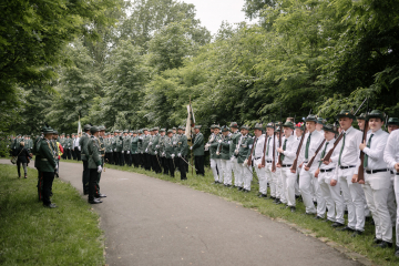 59-2024_05_23_Schuetzenfest_Ehrenmal-00059