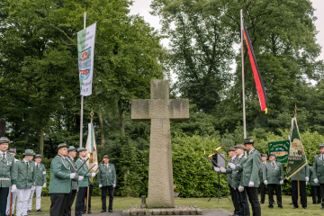 78-2024_05_23_Schuetzenfest_Ehrenmal-00078