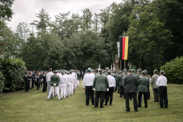 98-2024_05_23_Schuetzenfest_Ehrenmal-00098