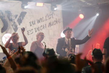 469-2024_05_25_Schuetzenfest_Festumzug-00470