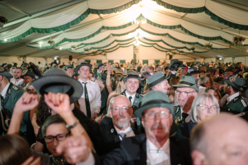 472-2024_05_25_Schuetzenfest_Festumzug-00473